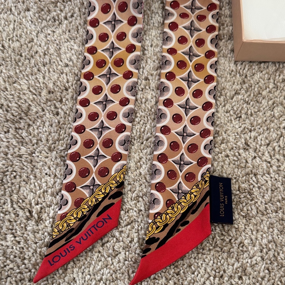 Louis Vuitton BB Bandeau Multicolor Silk Scarf with bag and box - Picture 7 of 9